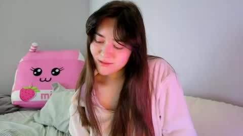 Snapshot of pillogoddess chatting on 06/18/26, 01:06 PilloGoddess online show from 06/18/26, 01:06