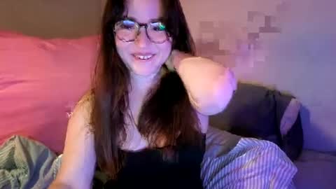 Snapshot of pillogoddess chatting on 07/03/26, 05:03 PilloGoddess online show from 07/03/26, 05:03