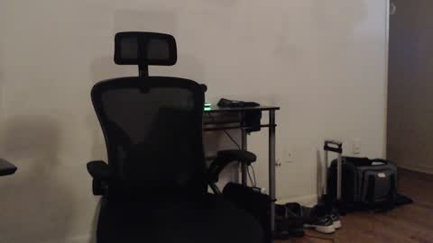 Snapshot of pilot_dave_69 chatting on 01/19/25, 01:01 Dave online show from 01/19/25, 01:01