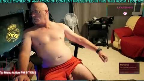 Snapshot of pilot_dave_69 chatting on 09/25/25, 04:49 Dave online show from 09/25/25, 04:49