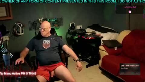 Snapshot of pilot_dave_69 chatting on 10/25/25, 04:31 Dave online show from 10/25/25, 04:31