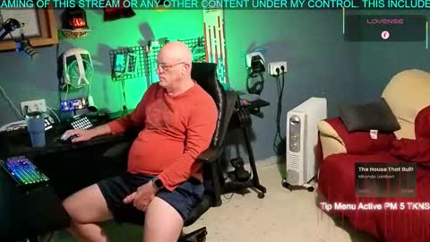 Snapshot of pilot_dave_69 chatting on 11/21/25, 06:34 Dave online show from 11/21/25, 06:34