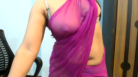 Snapshot of pilowprincess chatting on 06/18/26, 07:40 Sayra online show from 06/18/26, 07:40