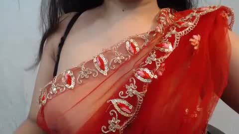 Snapshot of pilowprincess chatting on 07/18/26, 06:56 Sayra online show from 07/18/26, 06:56