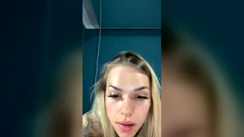 Snapshot of pinafox chatting on 04/25/26, 01:41 PinaFox online show from 04/25/26, 01:41