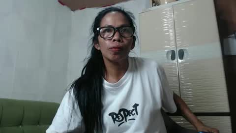 Snapshot of pinay_hazel chatting on 06/02/26, 12:56 hazel online show from 06/02/26, 12:56