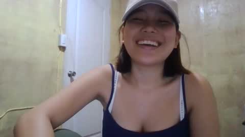 Snapshot of pinay_mona03 chatting on 04/21/26, 01:28 Mona Pinay online show from 04/21/26, 01:28