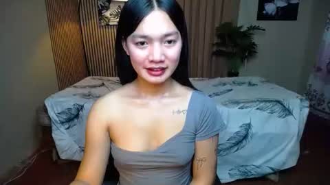 Snapshot of pinay_shenna chatting on 10/19/25, 05:08 Shenna online show from 10/19/25, 05:08