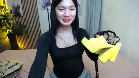 Snapshot of pinay_shenna chatting on 11/20/25, 04:51 Shenna online show from 11/20/25, 04:51