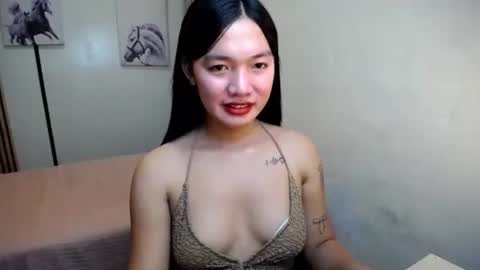 Snapshot of pinay_shenna chatting on 11/23/25, 03:23 Shenna online show from 11/23/25, 03:23