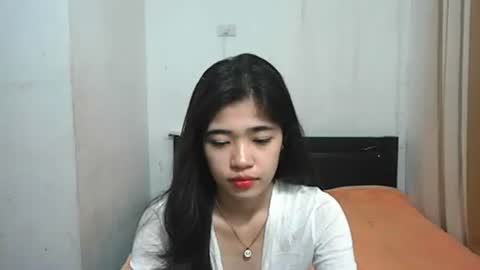 Snapshot of pinaycutie_sylvia chatting on 10/10/25, 11:48 Via online show from 10/10/25, 11:48
