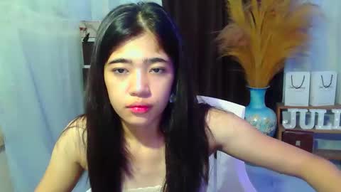 Snapshot of pinaycutie_sylvia chatting on 10/26/25, 11:53 Via online show from 10/26/25, 11:53