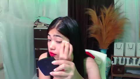 Snapshot of pinaycutie_sylvia chatting on 10/30/25, 11:27 Via online show from 10/30/25, 11:27