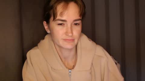 Snapshot of pineapple__mood chatting on 04/19/26, 06:02 online show from 04/19/26, 06:02