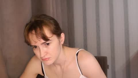 Snapshot of pineapple__mood chatting on 04/21/26, 07:03 online show from 04/21/26, 07:03