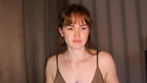 Snapshot of pineapple__mood chatting on 04/22/26, 08:17 online show from 04/22/26, 08:17