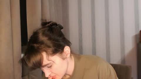 Snapshot of pineapple__mood chatting on 05/05/26, 05:43 online show from 05/05/26, 05:43