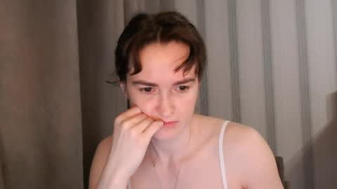 Snapshot of pineapple__mood chatting on 05/15/26, 05:58 online show from 05/15/26, 05:58