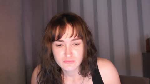 Snapshot of pineapple__mood chatting on 05/17/26, 06:00 online show from 05/17/26, 06:00