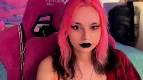 Snapshot of pineapple_dope chatting on 05/30/26, 02:58 Nancy online show from 05/30/26, 02:58