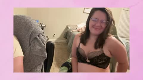 Snapshot of pineappleprincess1 chatting on 06/06/26, 01:00 Pineapple Princess online show from 06/06/26, 01:00