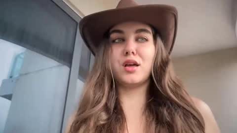 Snapshot of pingsonnenburg chatting on 12/16/25, 02:16 Susie online show from 12/16/25, 02:16