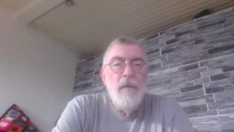 Snapshot of pinholder chatting on 10/13/25, 06:35 Michael online show from 10/13/25, 06:35