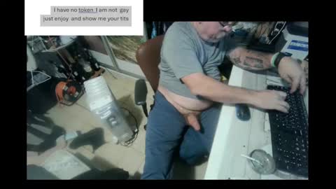 Snapshot of pini_z chatting on 12/19/24, 07:29 pini_z online show from 12/19/24, 07:29