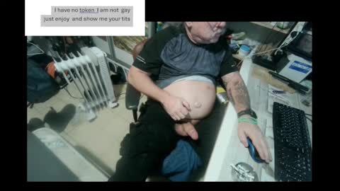 Snapshot of pini_z chatting on 12/22/24, 04:38 pini_z online show from 12/22/24, 04:38