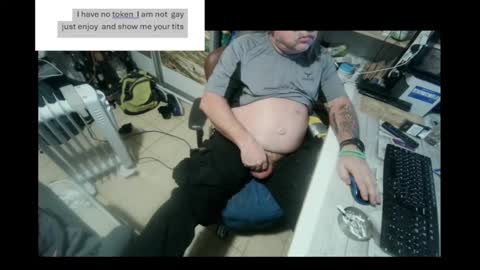 Snapshot of pini_z chatting on 12/23/24, 03:01 pini_z online show from 12/23/24, 03:01