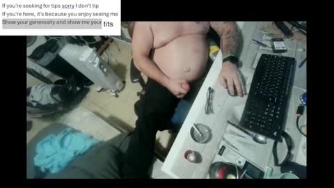 Snapshot of pini_z chatting on 12/31/24, 07:07 pini_z online show from 12/31/24, 07:07