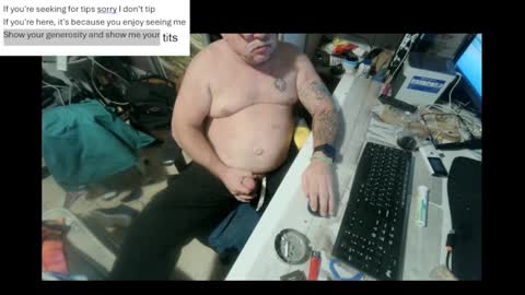 Snapshot of pini_z chatting on 01/17/25, 05:30 pini_z online show from 01/17/25, 05:30