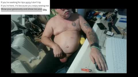 Snapshot of pini_z chatting on 01/19/25, 08:19 pini_z online show from 01/19/25, 08:19