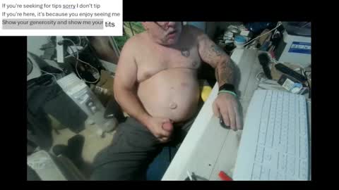 Snapshot of pini_z chatting on 01/21/25, 08:21 pini_z online show from 01/21/25, 08:21