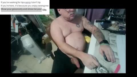 Snapshot of pini_z chatting on 02/23/25, 08:55 pini_z online show from 02/23/25, 08:55