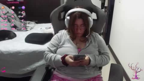 Snapshot of pink_girl0n chatting on 12/17/25, 11:11 Kitty online show from 12/17/25, 11:11