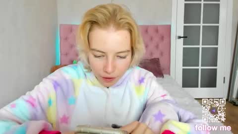 Snapshot of pink_lila18 chatting on 10/07/25, 08:22 pink_lila18 online show from 10/07/25, 08:22