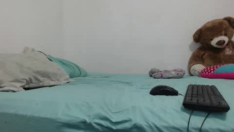 Snapshot of pink_love_25 chatting on 11/12/25, 11:54 pink_love_25 online show from 11/12/25, 11:54