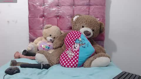 pink_love_25 online show from 05/23/26, 04:50