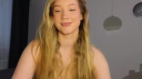 Snapshot of pink_rosee_ chatting on 11/10/25, 03:05 online show from 11/10/25, 03:05