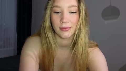 Snapshot of pink_rosee_ chatting on 11/26/25, 03:29 online show from 11/26/25, 03:29