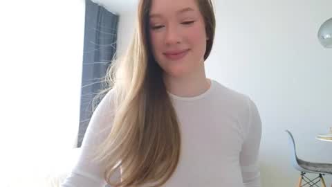 Snapshot of pink_rosee_ chatting on 06/24/26, 03:27 online show from 06/24/26, 03:27