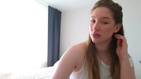 Snapshot of pink_rosee_ chatting on 06/25/26, 03:06 online show from 06/25/26, 03:06