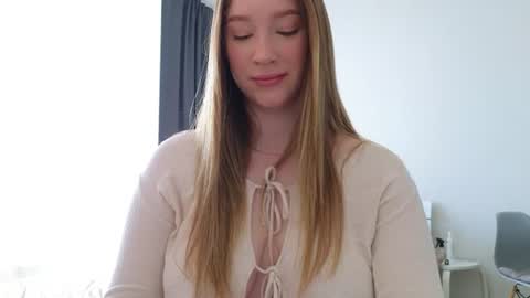 Snapshot of pink_rosee_ chatting on 07/10/26, 03:00 online show from 07/10/26, 03:00