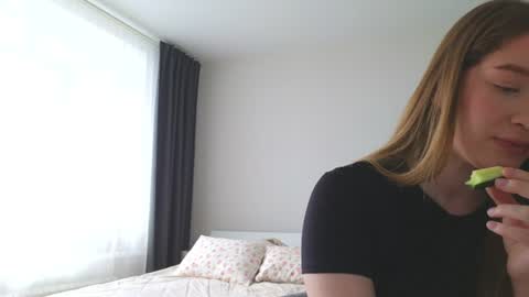 Snapshot of pink_rosee_ chatting on 07/28/26, 02:51 online show from 07/28/26, 02:51