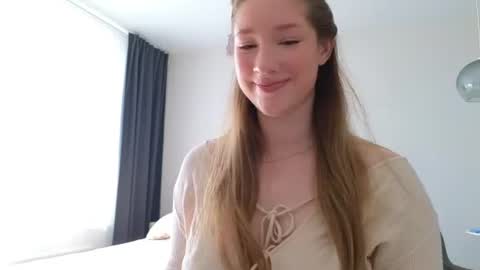 Snapshot of pink_rosee_ chatting on 07/29/26, 03:04 online show from 07/29/26, 03:04