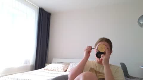 Snapshot of pink_rosee_ chatting on 07/30/26, 02:43 online show from 07/30/26, 02:43