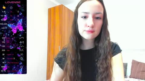 Snapshot of pink_soda33 chatting on 05/23/26, 06:18 pink_soda33 online show from 05/23/26, 06:18
