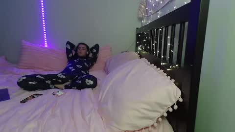 Snapshot of pink_tv chatting on 11/03/25, 01:19 pink_tv online show from 11/03/25, 01:19