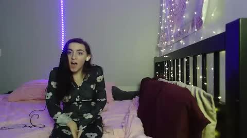 Snapshot of pink_tv chatting on 11/25/25, 02:44 pink_tv online show from 11/25/25, 02:44